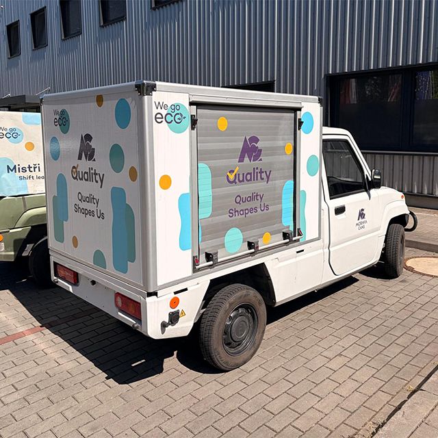 Electric fleet vehicle